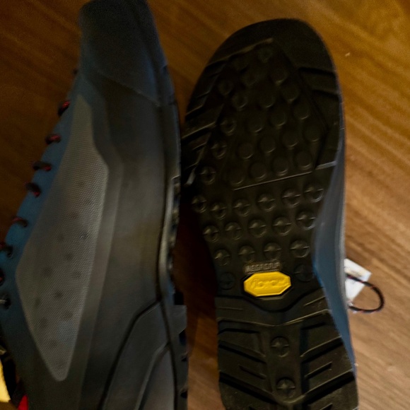 NWT Women’s Arc'teryx Acrux FL GTX approach shoe. - Picture 5 of 7